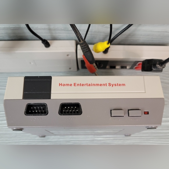 100+ Games Nintendo-Like Mini Home Entertainment System Gaming (NOT a Nintendo!) - Picture 8 of 16
